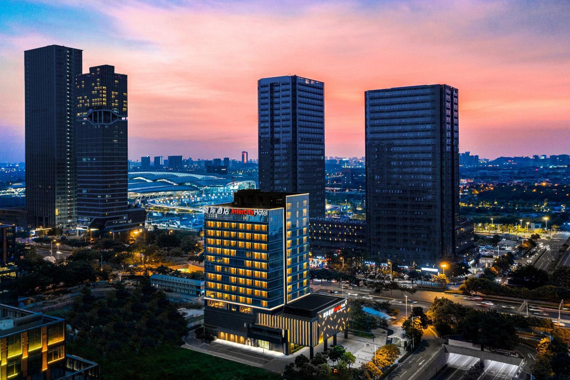 Intercity Hotel Guangzhou South Railway Station - Free Minibar Including Erdinger Weissbier Εξωτερικό φωτογραφία